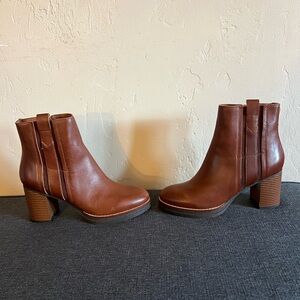 Clarks Dark Tan Leather Ankle Booties NWOT